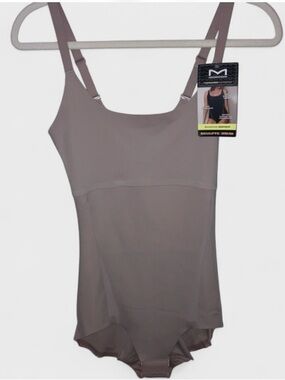 Maidenform Modern Sculpts
Extra Firm Shapewear Bodysuit Blush M NEW